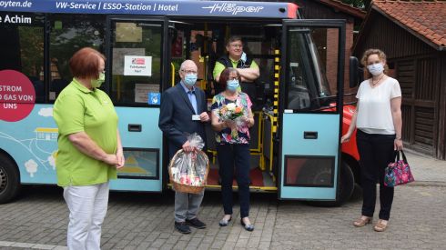 Gerlinde Leffering 50.000 Passagierin des Bürgerbusses